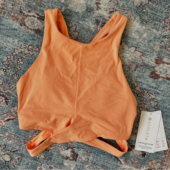 Athleta Tops - Athleta conscious cut out crop NWT | size Medium